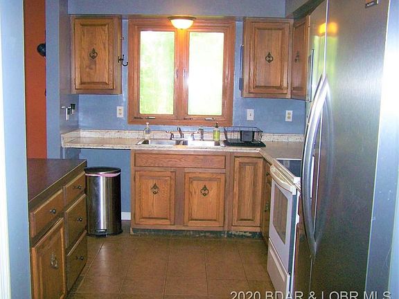 5th image of 375 Beachwood Dr