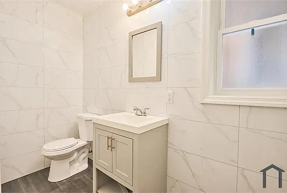 1807 Phelan Pl #2F — Photo 10