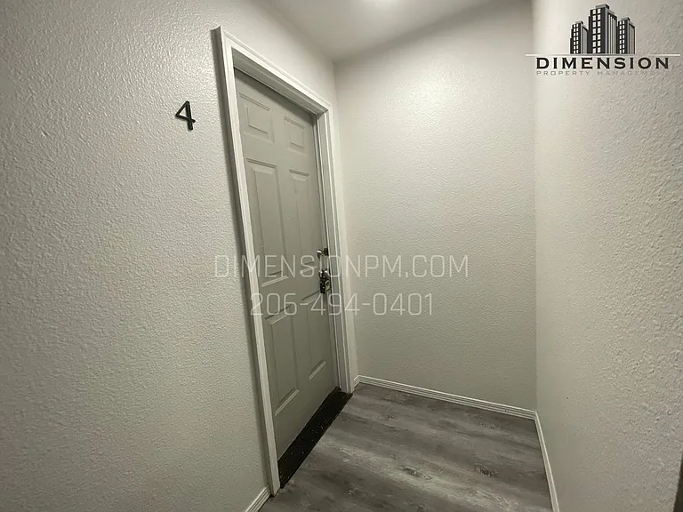 41st Apartments — Photo 12