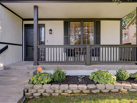 4th image of 4709 NW 90th Ter