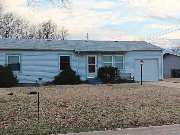 305 SW 9th St, Newton, KS 67114