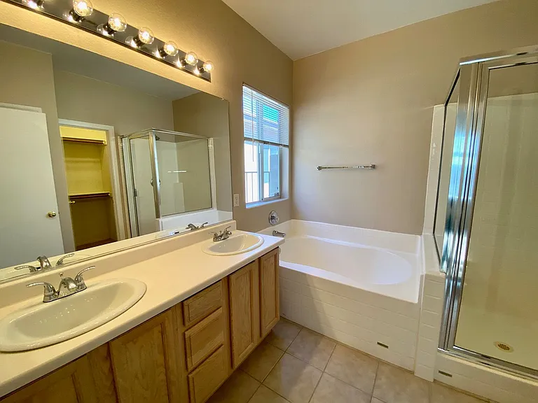10975 Pumpkin Ridge Ave — Photo 18