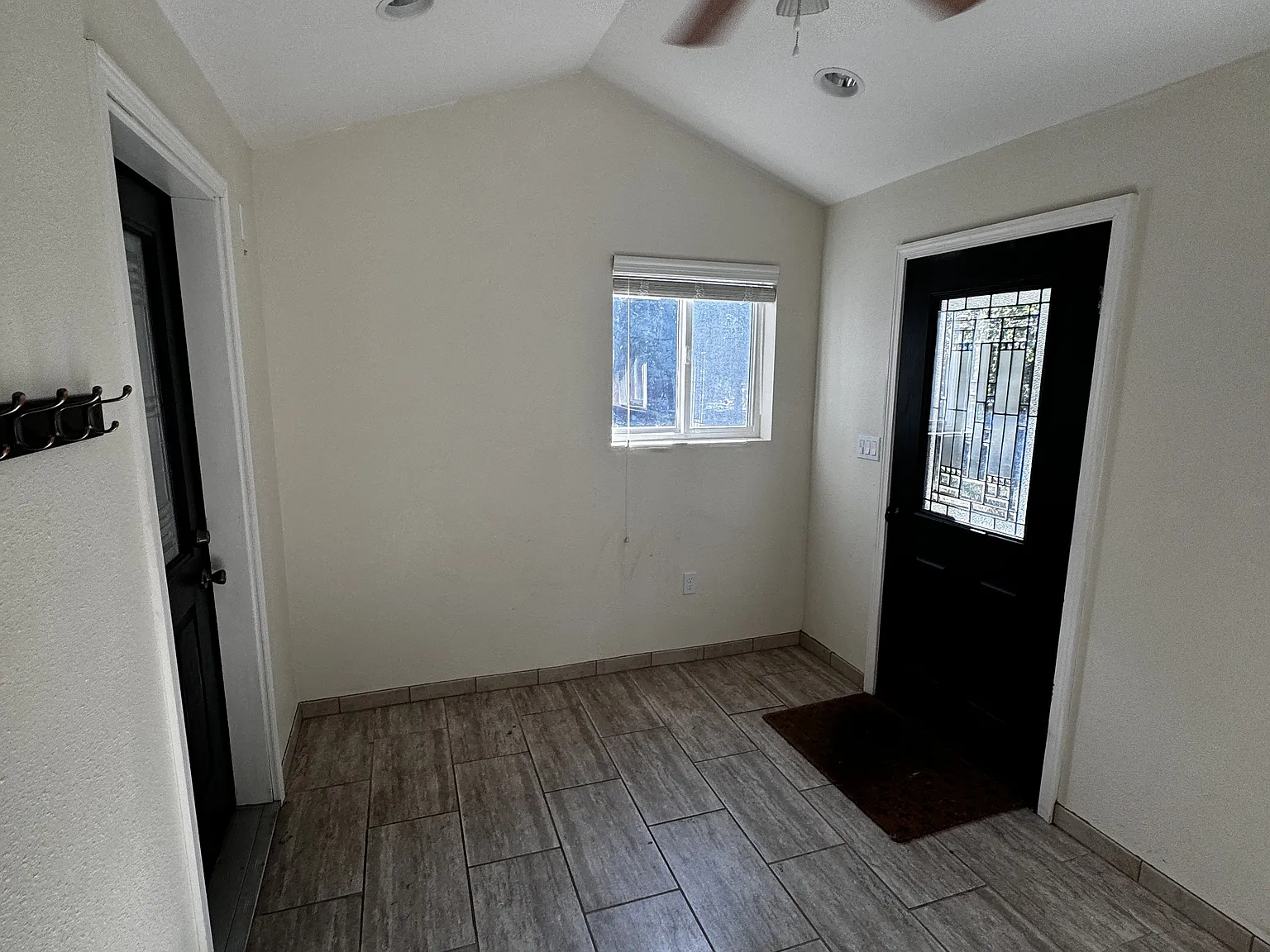 3 bed, 2.5 bath, 1890 sqft, $2,850 — Photo 3