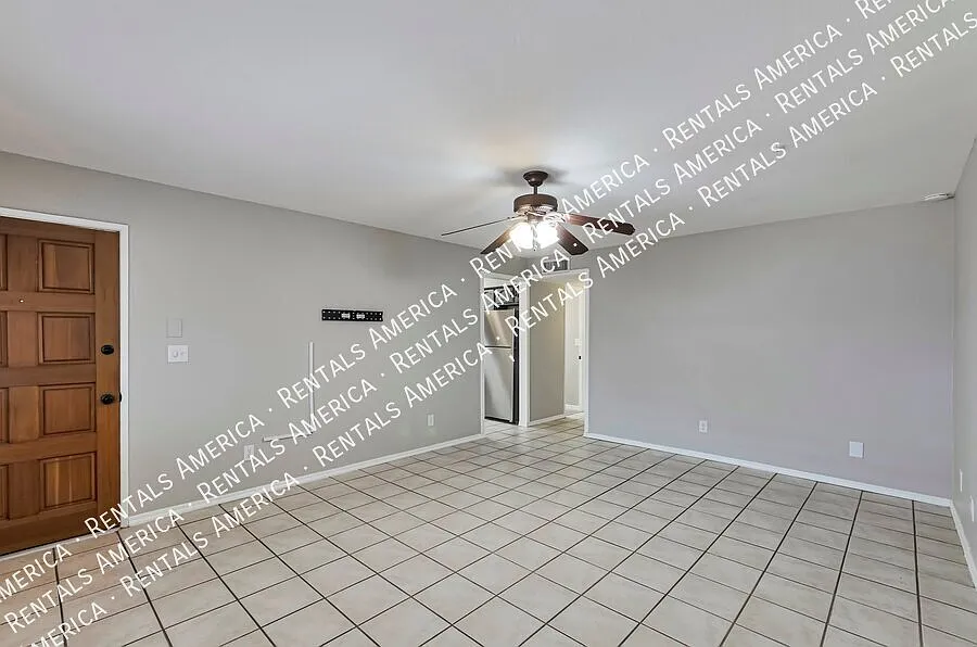 Charming and Spacious Brick 4 bedroom/3 bath Home — Photo 3