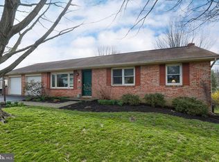 29 Crestview Dr, Akron, PA 17501