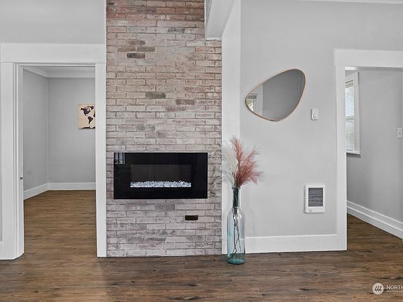 4th image of 119 Wichman Street N