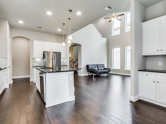 4th image of 5401 Basham Ln