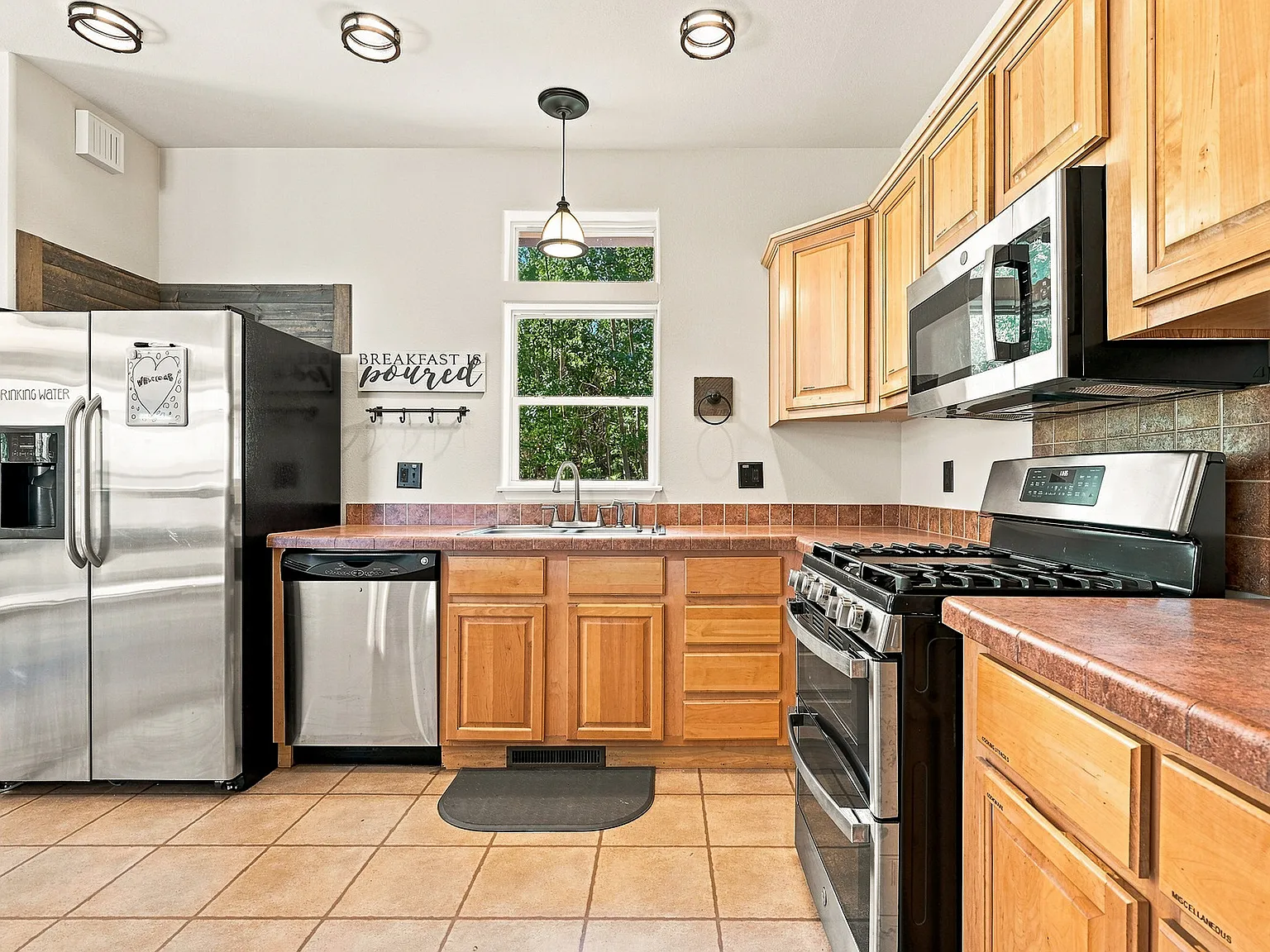 Tschaikovsky Dr, 237 UPPER - Upper — Photo 3