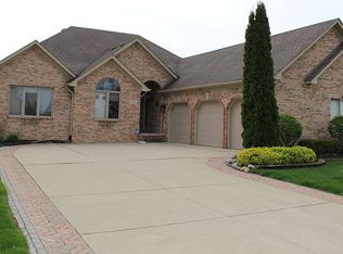 47966 Jamestown Dr, Macomb, MI 48044