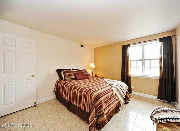 5th image of 768 N Gary Ave Unit 202