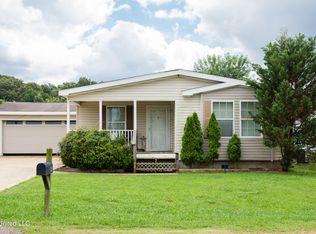 44 Crest Oak Dr, Starkville, MS 39759