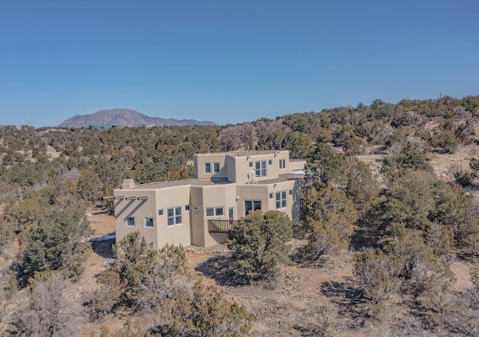 3 Bedroom, 3 Bathroom Home in Edgewood — Photo 1