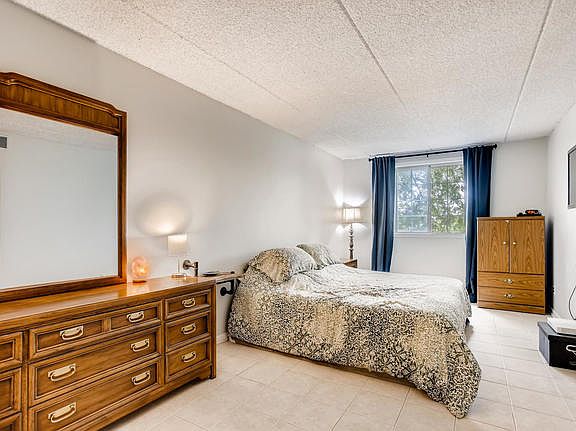 5th image of 1050 N Farnsworth Ave APT 309
