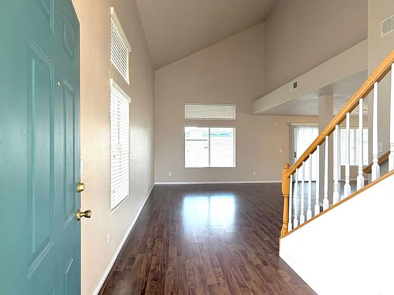 8346 Fame Ave — Photo 3