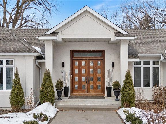 4th image of 925 Cliff Rd