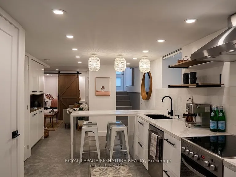 166 Oakmount Rd #LOWER — Photo 19