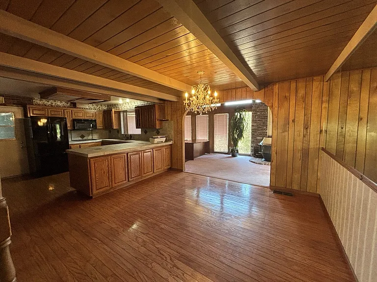 2699 Westwood Dr — Photo 12