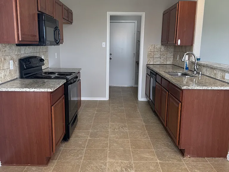 318 Wimberley St — Photo 10
