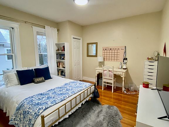 5th image of 270 Harvard St #U