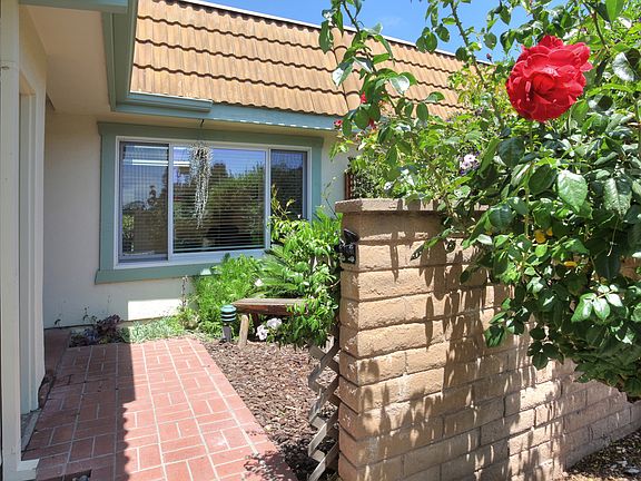 2nd image of 102 La Cumbre Cir