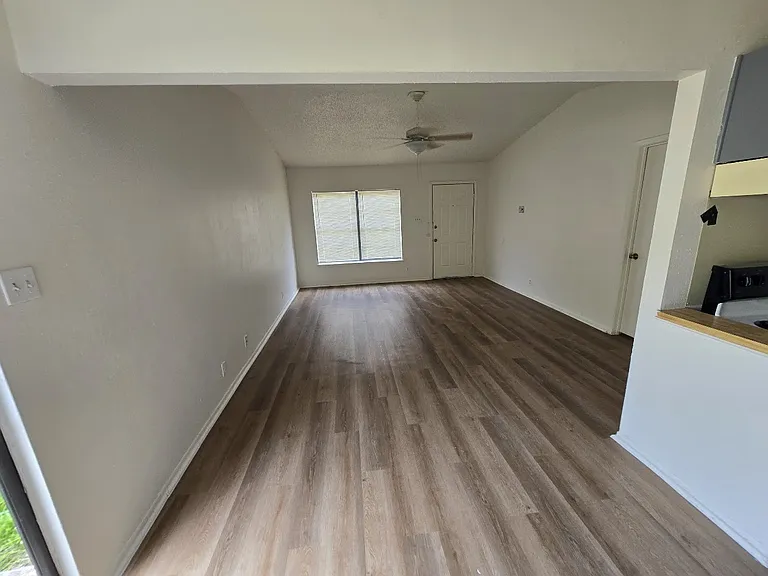 7906 Falcon Ridge Dr — Photo 11