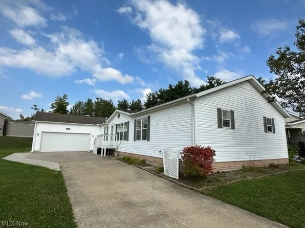 8928 Falcon Dr, Streetsboro, OH 44241