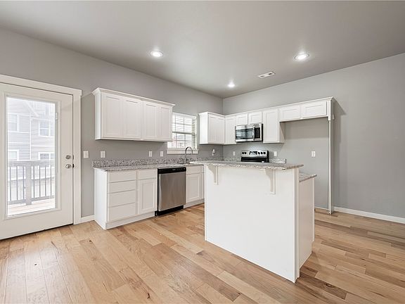 5th image of 2769 W Auburn Dr