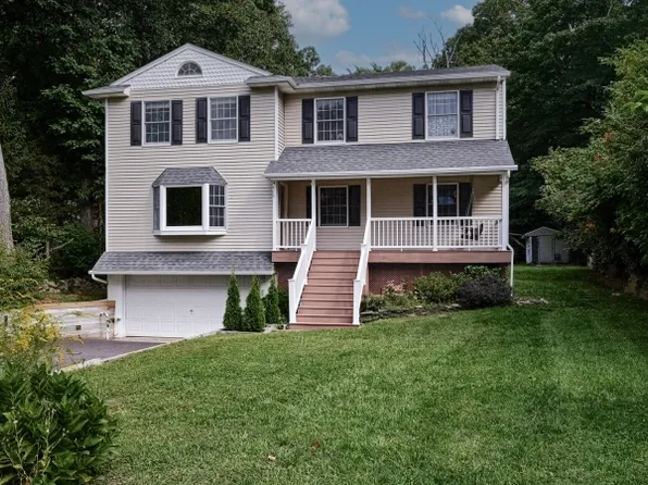 18 Maple Rd, Ringwood Boro, NJ 07456
