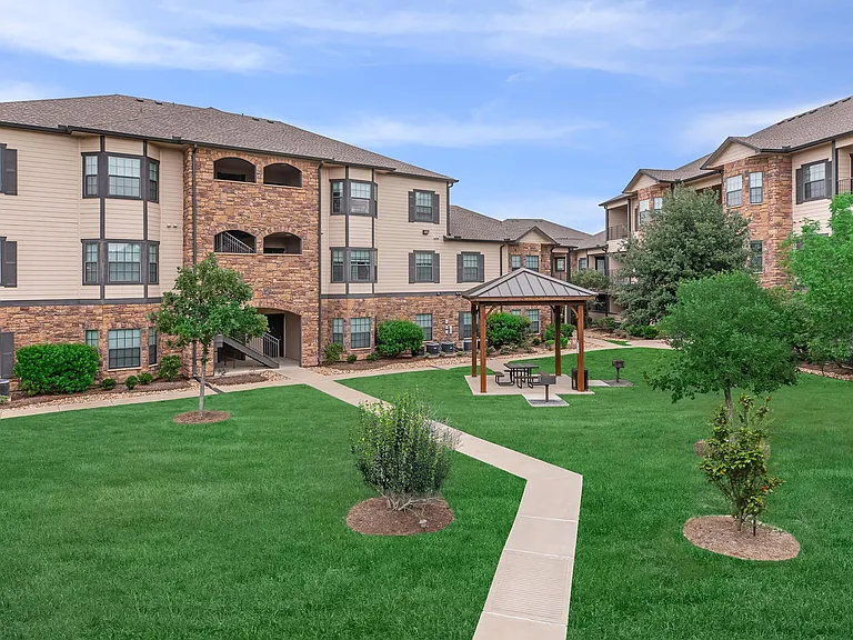 Hudson Trails Apartments — Photo 19