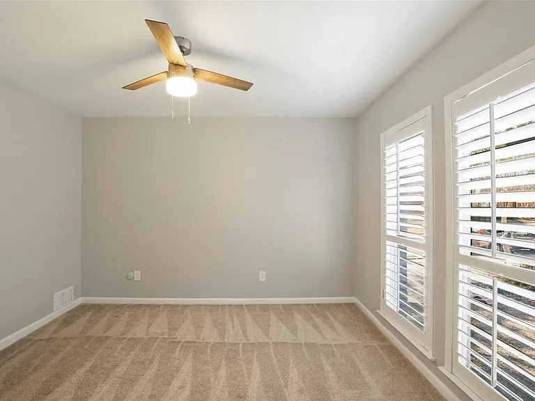 6019 Yellow Rock Trl — Photo 17