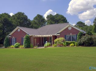 152 Preswick Pl NW, Huntsville, AL 35806