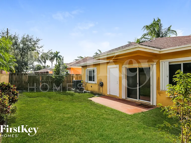 213 SW 15th Pl — Photo 15