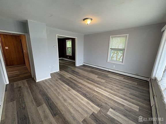 5th image of 52 Dane St