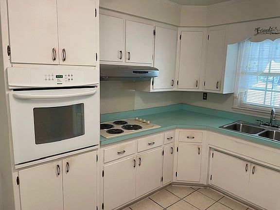 5th image of 102 Elkins St