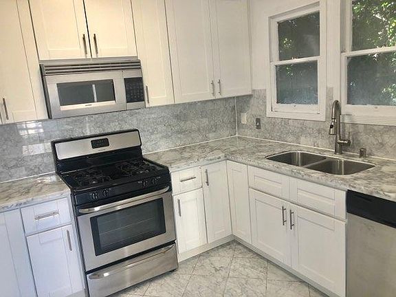 3rd image of 854 S Serrano Ave APT 104