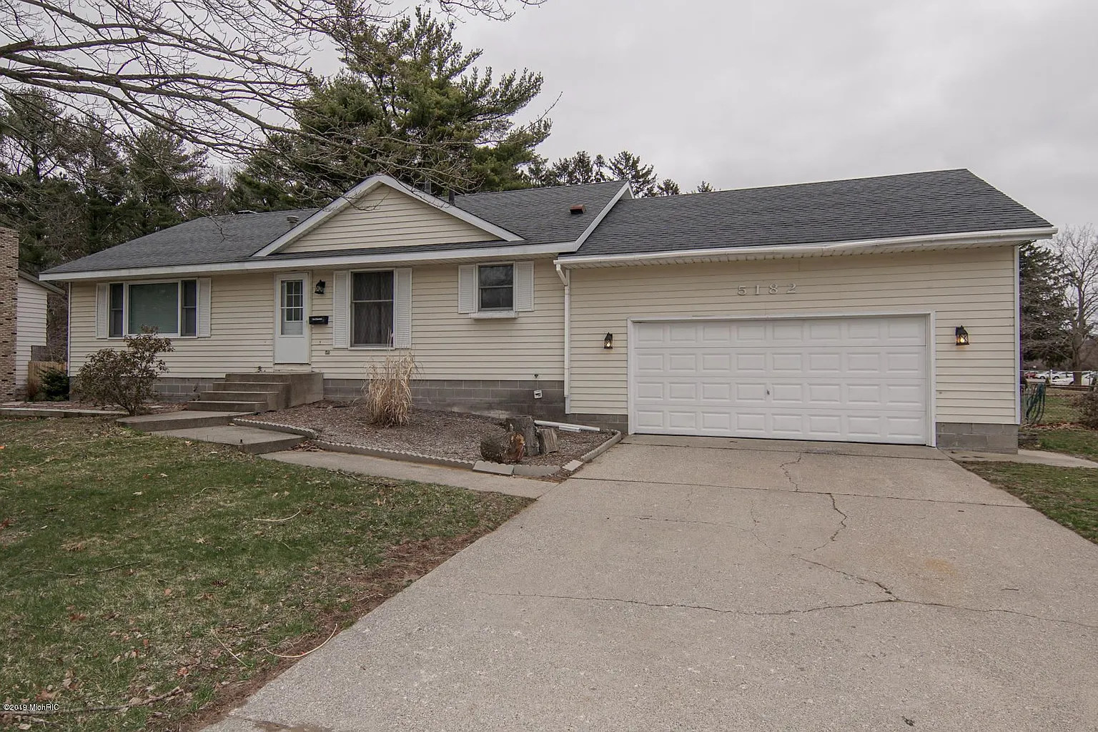 5182 Pine Ridge Dr photo 1