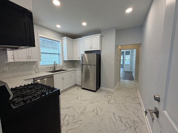 5th image of 139 Claremont Ave Floor 2