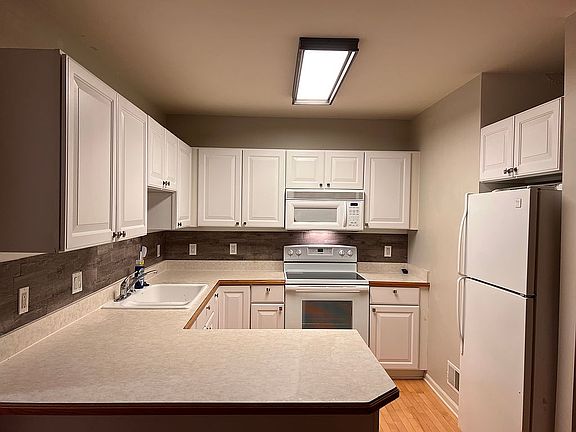 2nd image of 132 Tiffany Ln