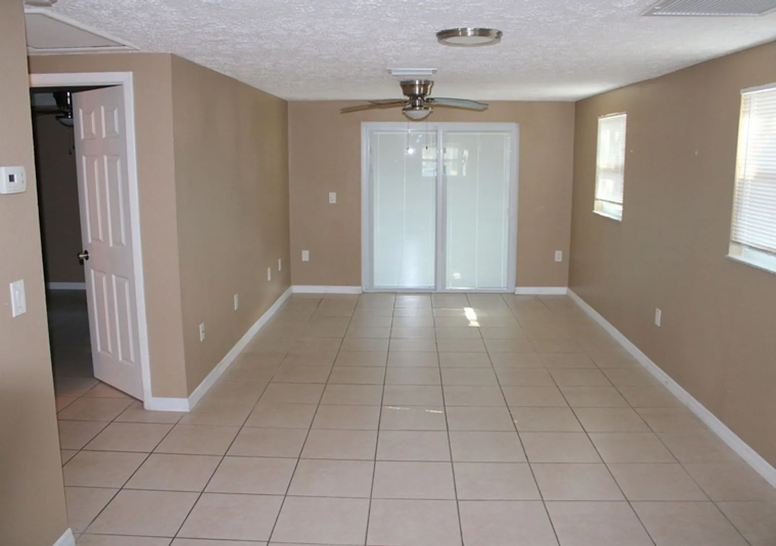 Beautiful Updated duplex — Photo 4