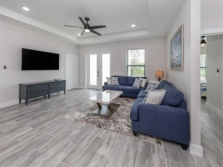 17566 De Miranda Ave — Photo 5