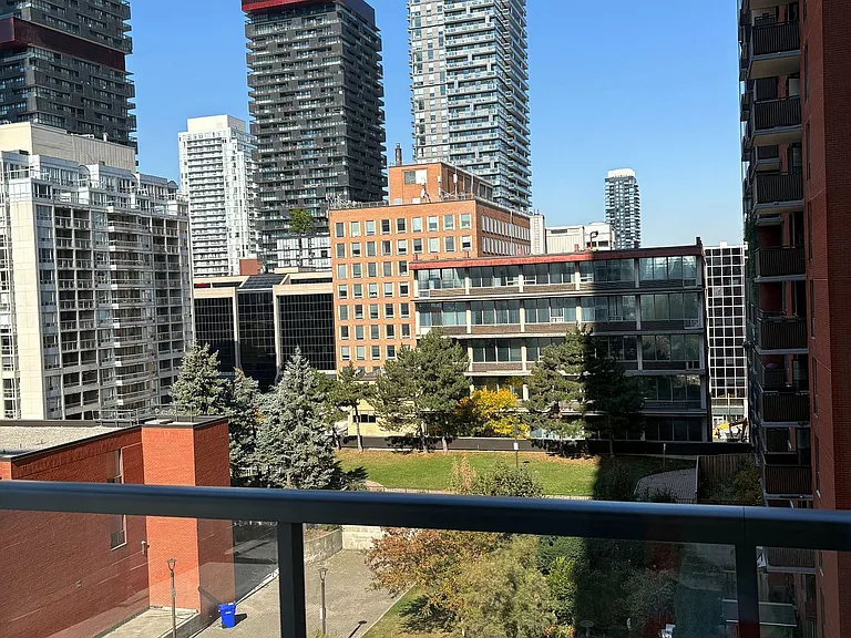 50 Dunfield Ave #917 — Photo 6