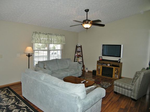 3rd image of 111 Lantern Chase Dr