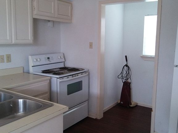 3rd image of 1015 Burton Ave APT B