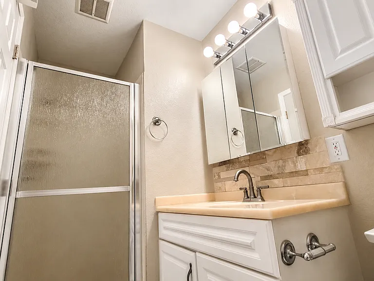 2132 Forbes Ave — Photo 28