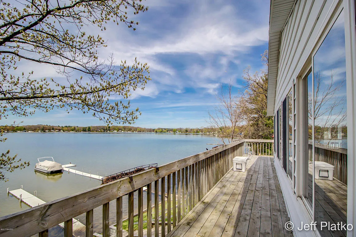 16225 Bass Lake Ave NE photo 1