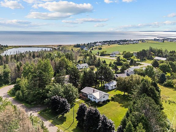 3rd image of 82 Gulfview Cres