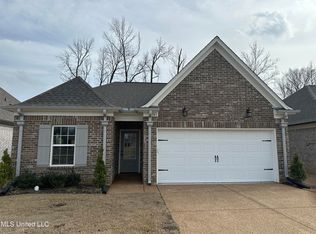 343 Country Garden Dr, Southaven, MS 38671