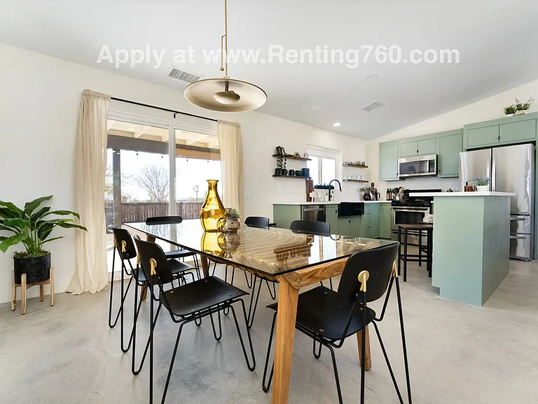 321 N Bonita Ave — Photo 15
