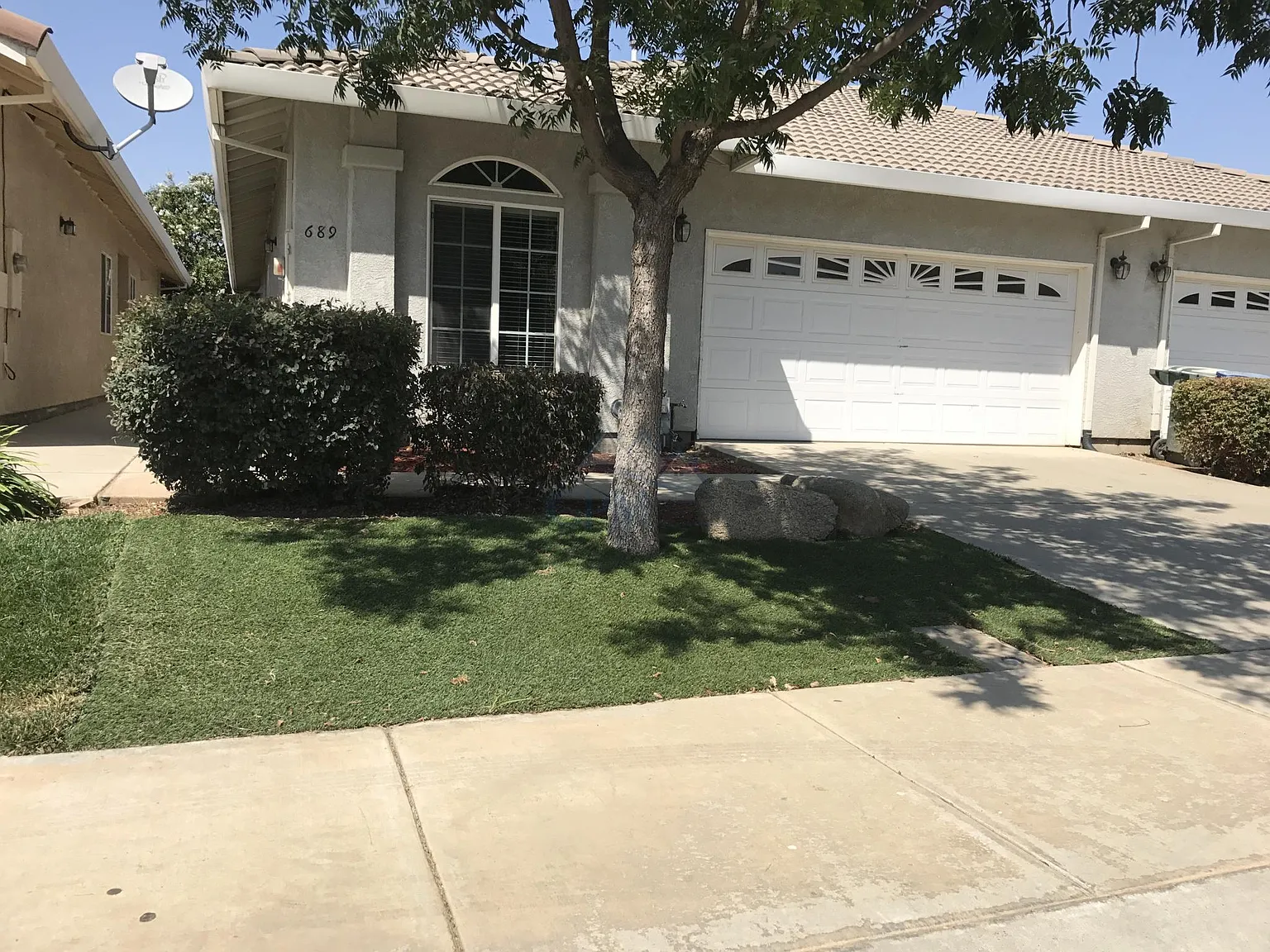 689 Gateway Cir photo 1