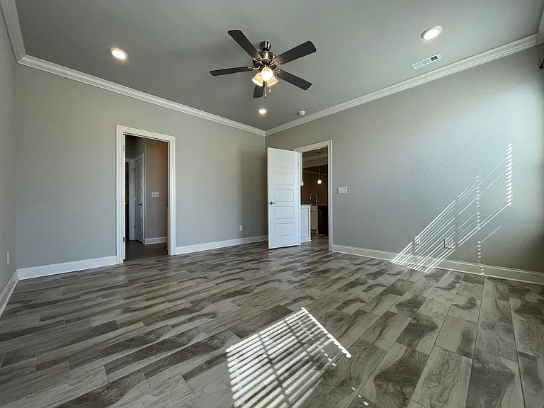 421 Linda Ln — Photo 14
